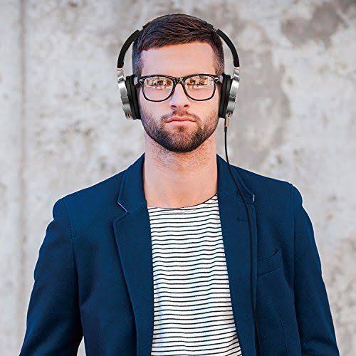 Closed Dynamic Headphones with Detachable Cable W9533