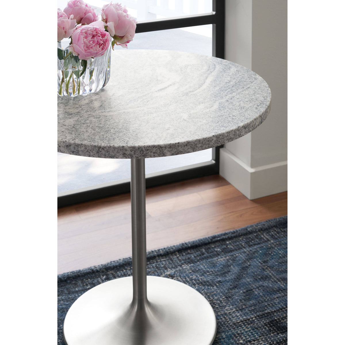 White Round End Table 27 Diameter 22H M424