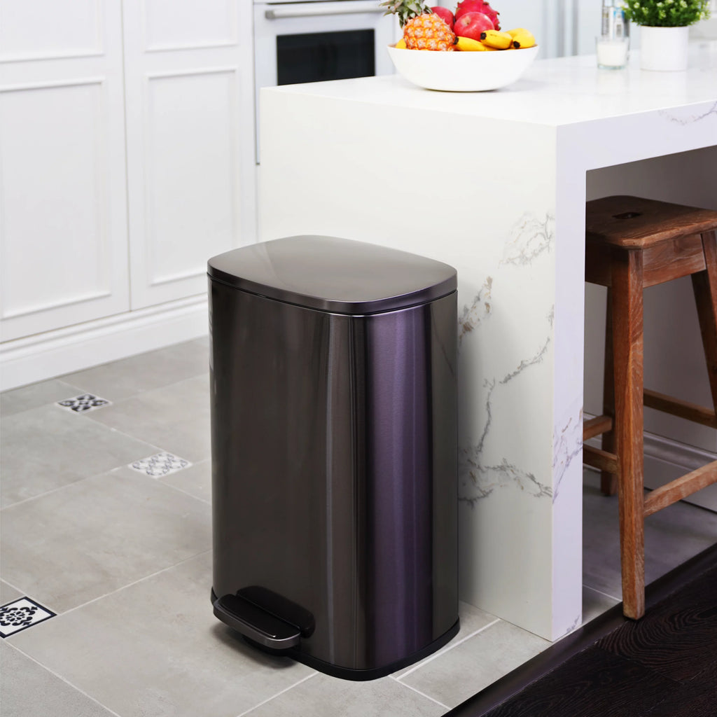 13.2 Gallon Rectangular Step On Trash Can Y940