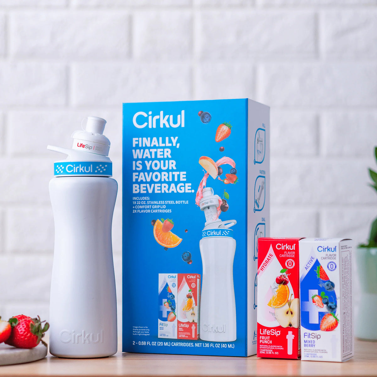 22 oz White Stainless Steel Water Bottle Starter Kit with Blue Lid and 2 Flavor Cartridges I6490