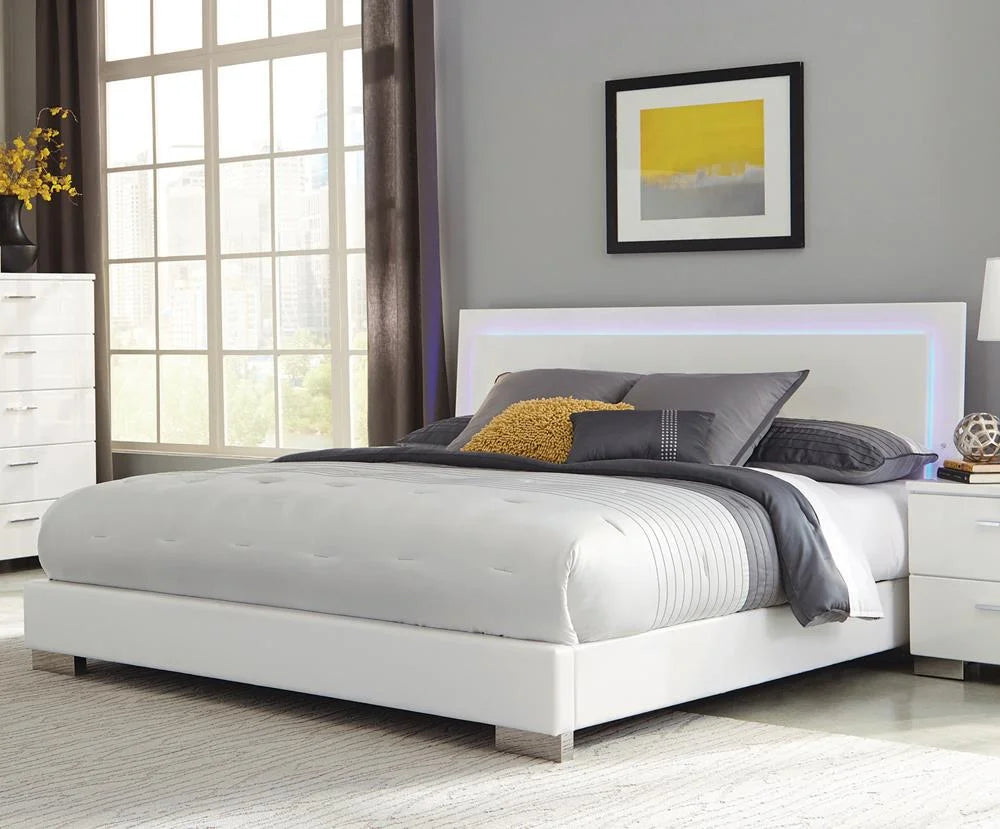 Queen Panel Bed with LED Lighting Glossy White G189