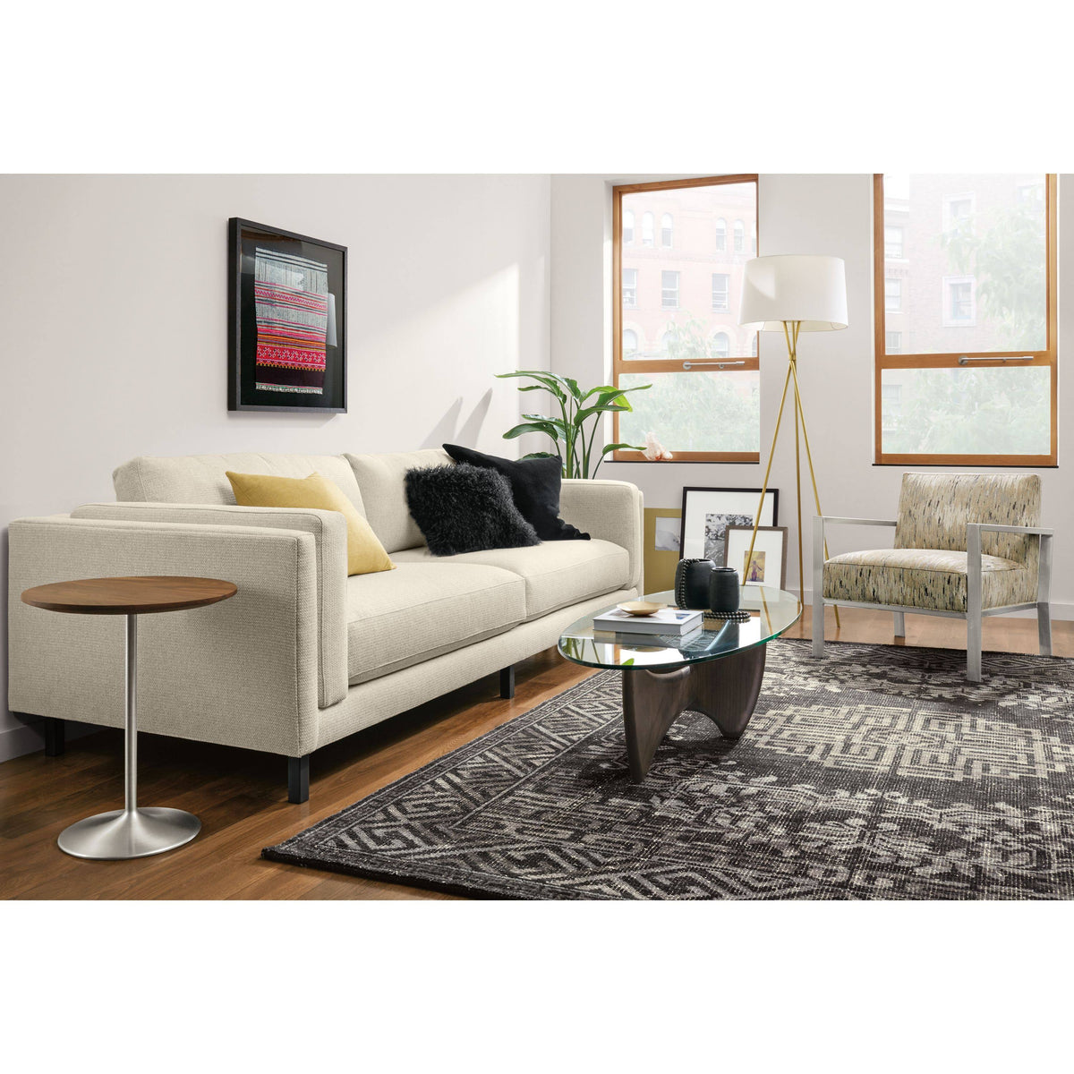 White Round End Table 27 Diameter 22H M424