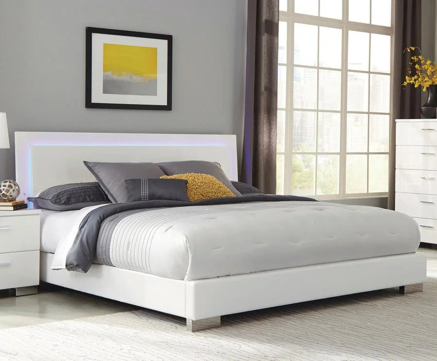 Queen Panel Bed with LED Lighting Glossy White G189