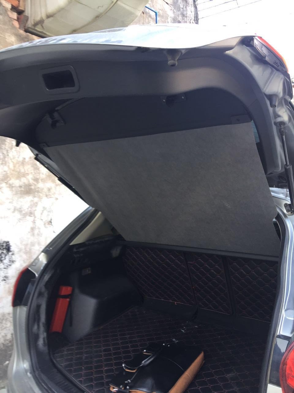 Black Retractable Cargo Cover K507