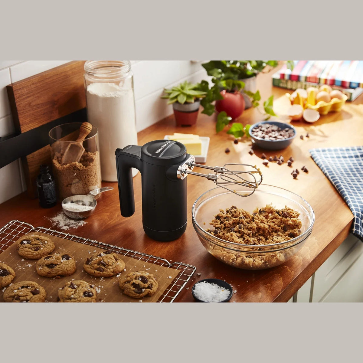Black Matte Cordless Hand Mixer F30464